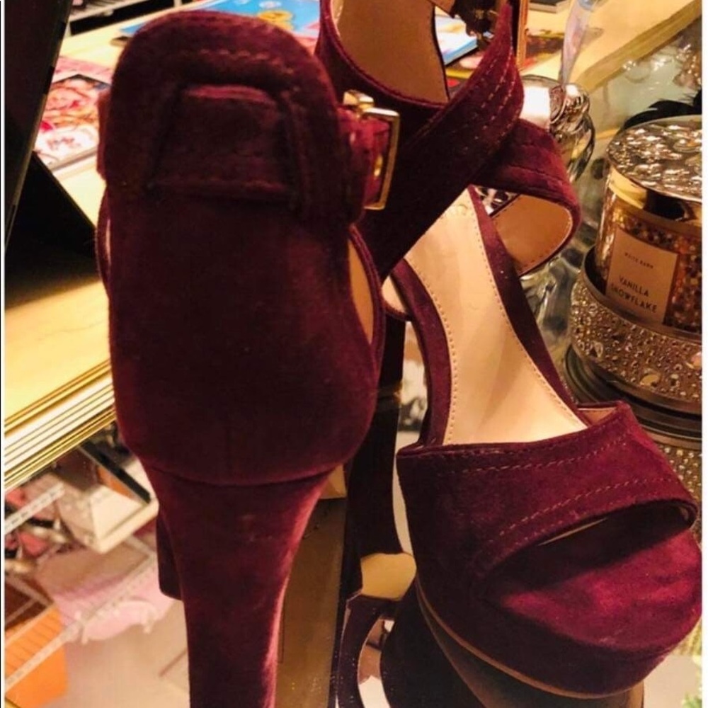 Maroon Vince Camuto heels. Only worn once!
